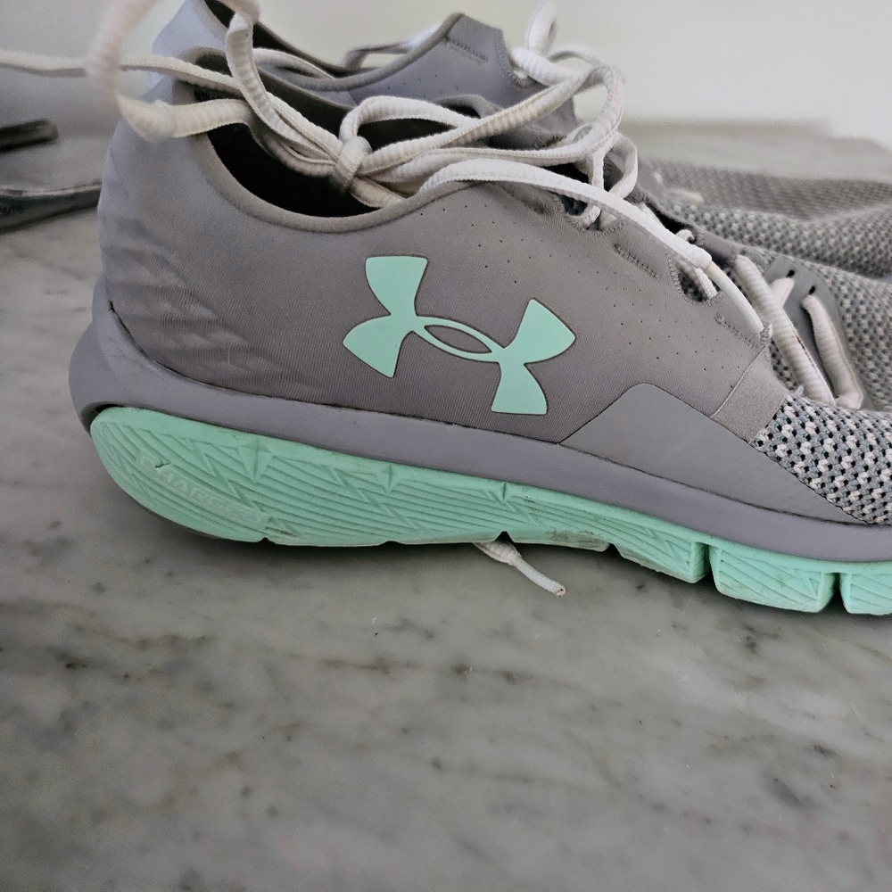 Under Armour Women's Sneakers size 9.5 gray green - Picture 4 of 9